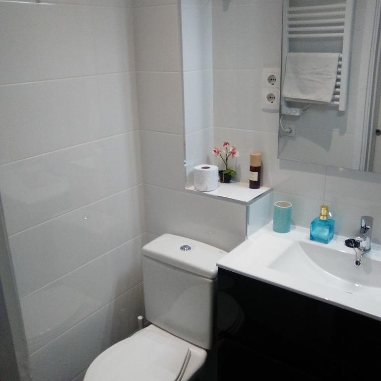 Colom Apartments - One-Bedroom Apartment - 8