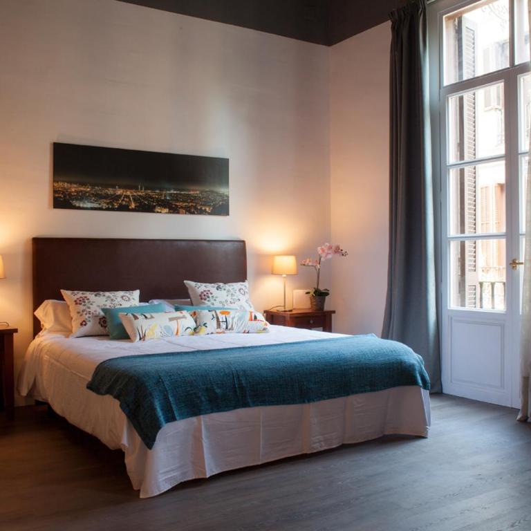 Colom Apartments - One-Bedroom Apartment - 30