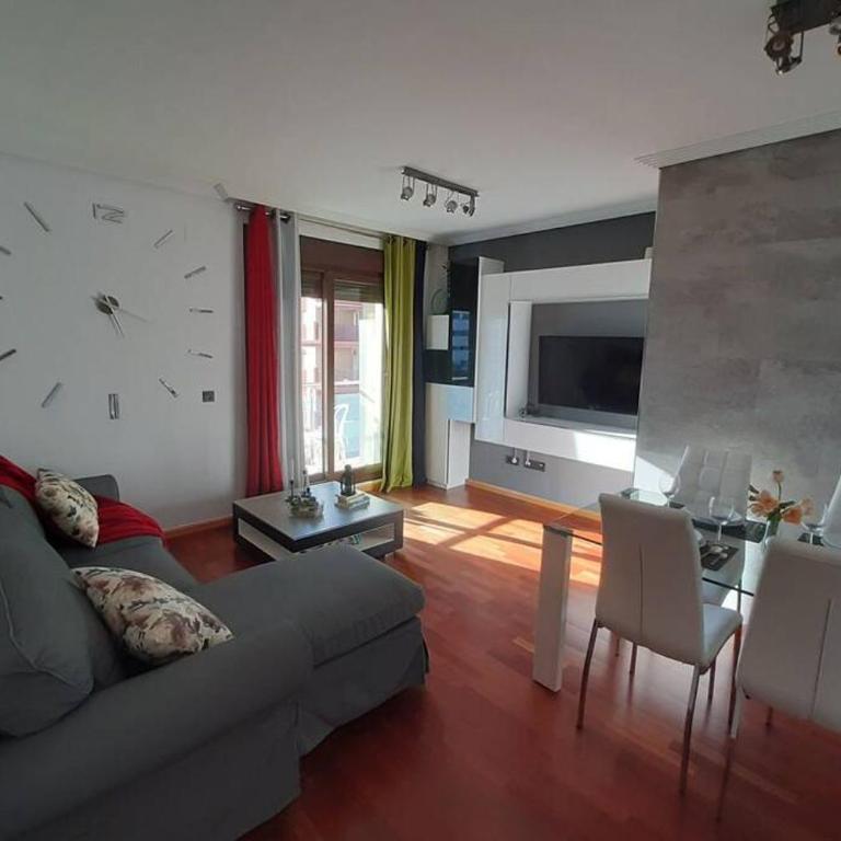 Piso céntrico con piscina,parking y jacuzzi - Two-Bedroom Apartment - 1