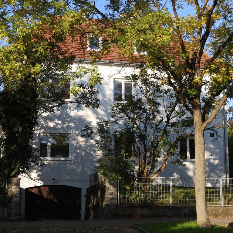FAMILY APARTMENT LINZ Wohnen mit Garten am Fusse des Pöstlingbergs TOP LAGE Villenviertel - Apartment - Erdgeschoss - 60