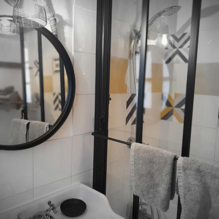 Maison de village façon Loft, avec cour et airco, dans le centre historique - Three-Bedroom Townhouse - 16