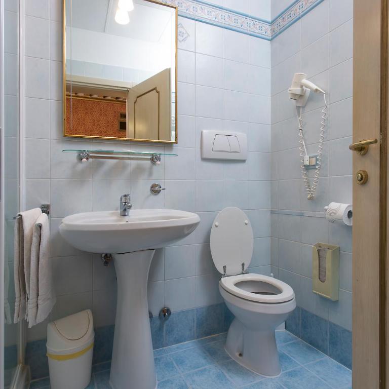Locanda Cà Le Vele - Camera Superior Matrimoniale/Doppia con Letti Singoli con Vista Canale - 9