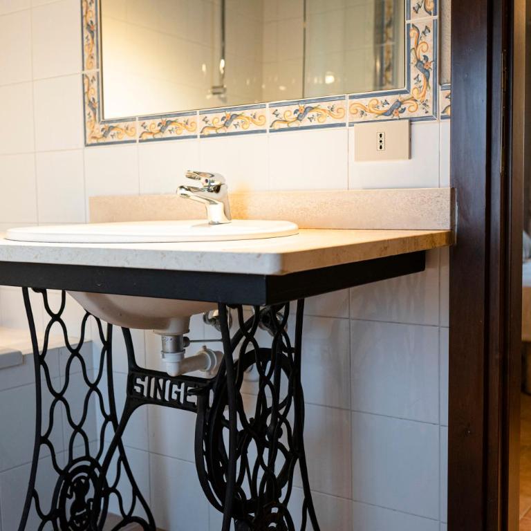 Acqua di Civita Beauty & Rooms in Mercatello - Camera Matrimoniale - 17