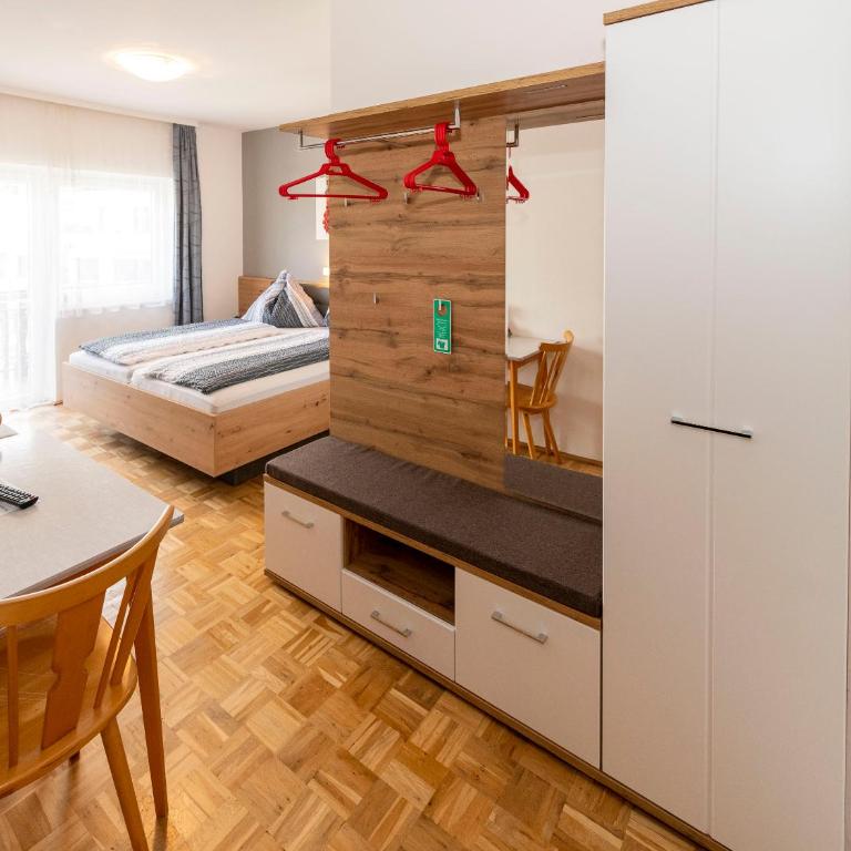 Gästehaus Genf - Doppelzimmer mit Balkon - 3