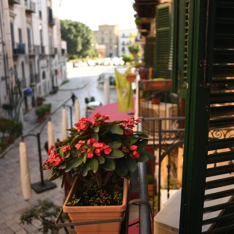 Boutique B&B Vintage - Camera Matrimoniale con Balcone - 8