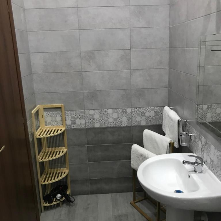 Regy - Camera Tripla su 2 livelli con Bagno Privato - 37