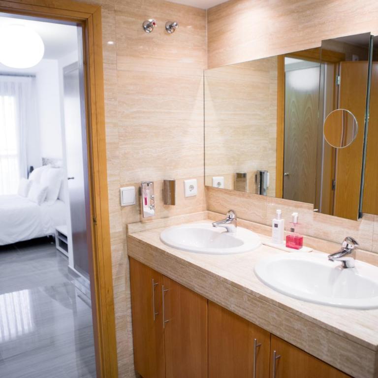Art and Sciences view luxury apartment - Three-Bedroom Apartment - 32