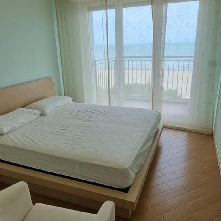 International Seaview Apartments - Two-Bedroom Apartment - 9