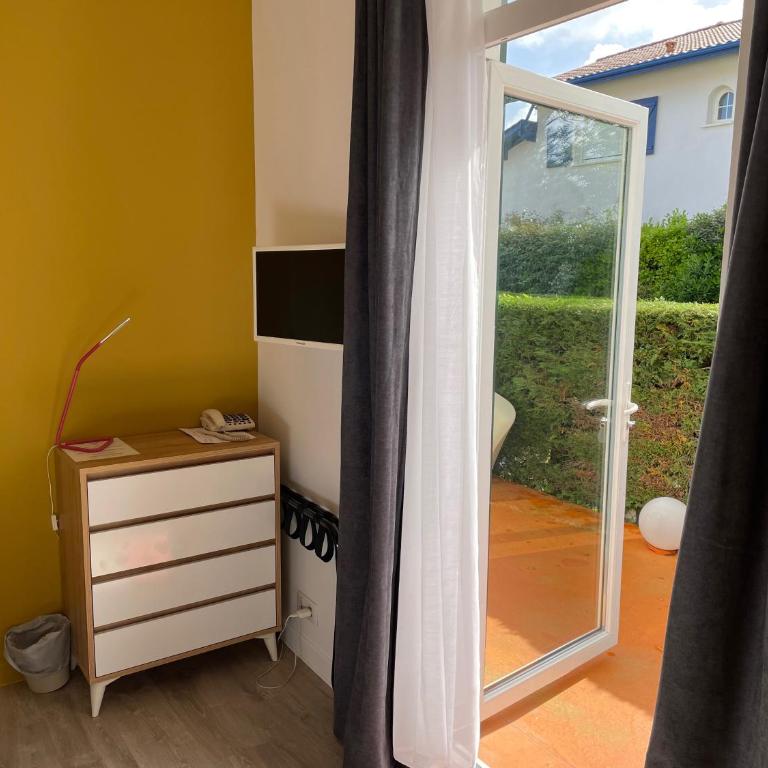 Hôtel Mirano - Chambre Double - Accessible aux Personnes à Mobilité Réduite - 5
