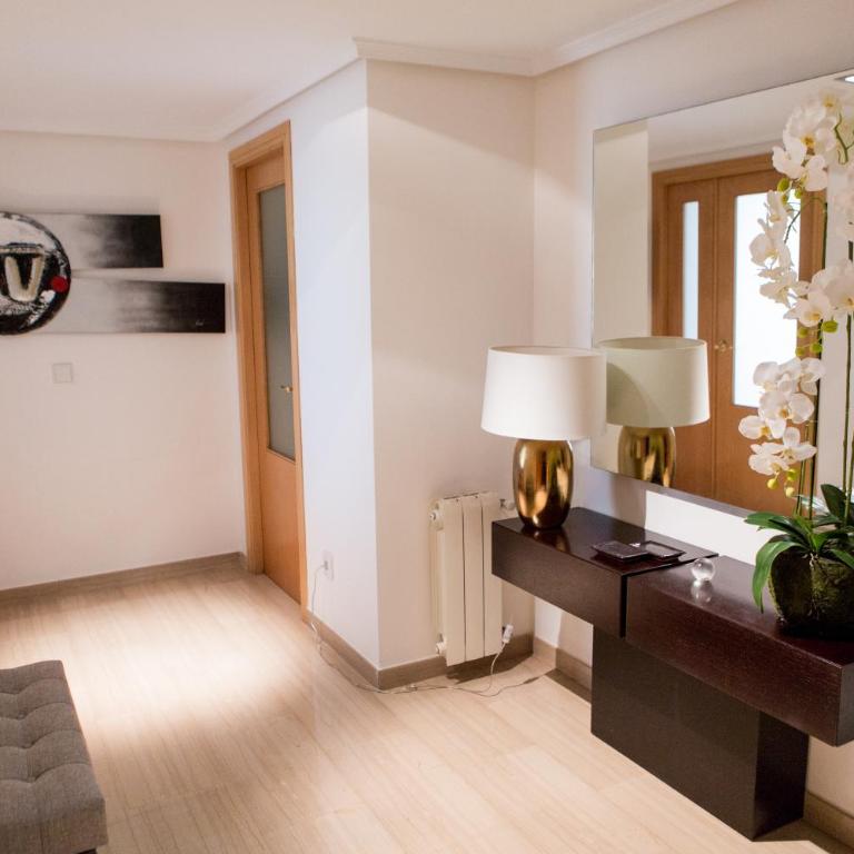 Art and Sciences view luxury apartment - Three-Bedroom Apartment - 16