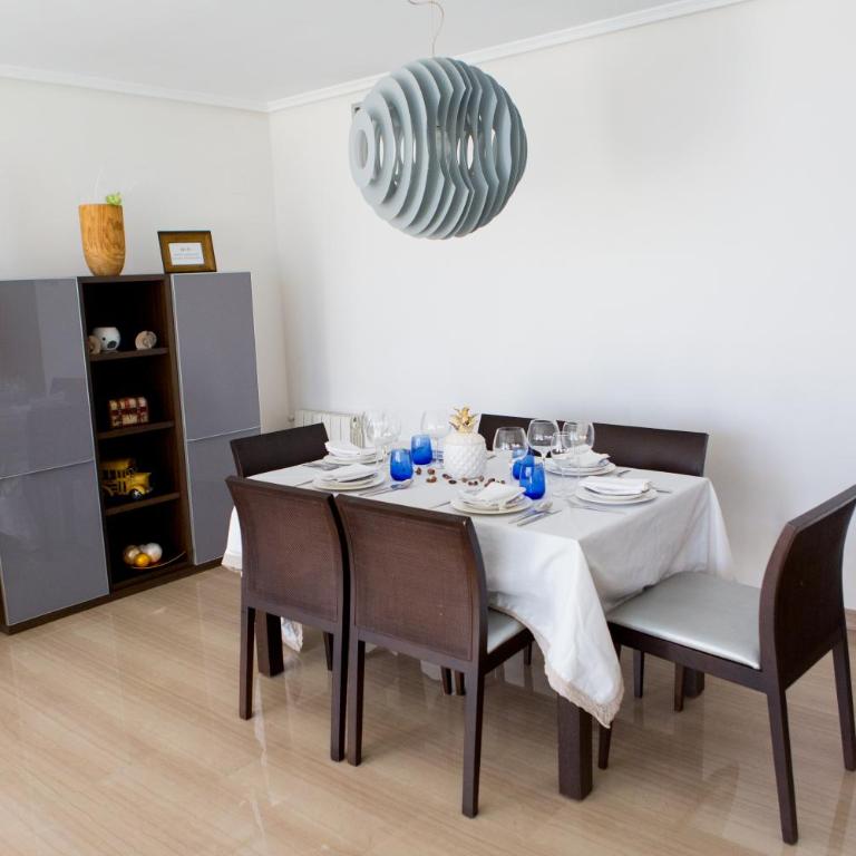 Art and Sciences view luxury apartment - Three-Bedroom Apartment - 8