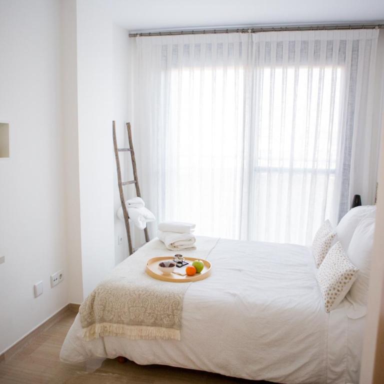 Art and Sciences view luxury apartment - Three-Bedroom Apartment - 23