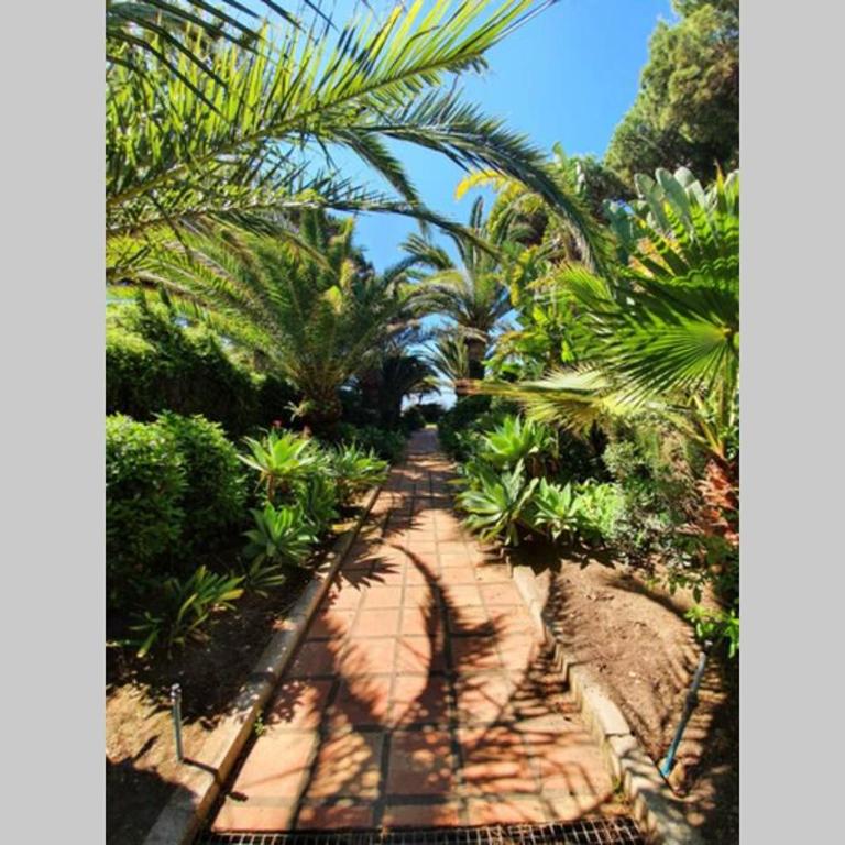 Large Ground Floor Apartment with Private Garden and Beach Access - Casa de 3 dormitorios - 54