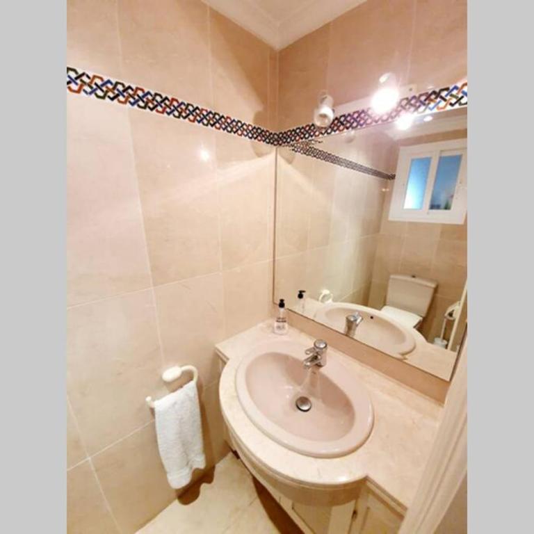 Large Ground Floor Apartment with Private Garden and Beach Access - Casa de 3 dormitorios - 52