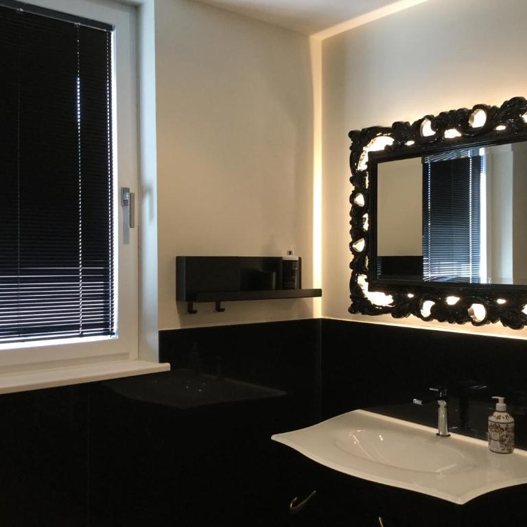 Plaza Lago di Garda Rooms - Rooftop, Lakeview & Jacuzzi - Camera Matrimoniale Superior con Vista Lago - 10