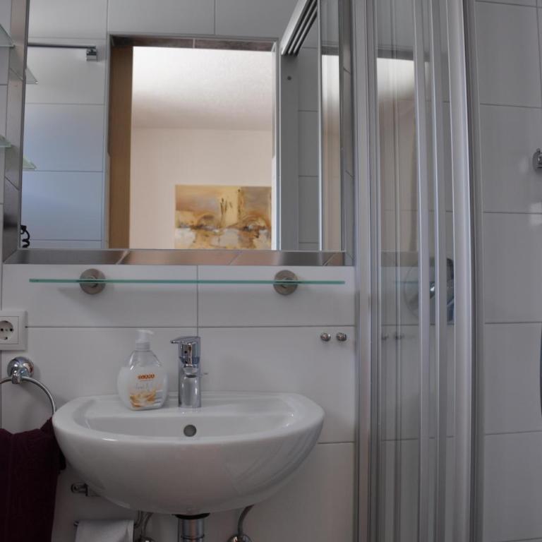 Gschlössle Ferienwohnungen - Apartment mit 2 Schlafzimmern, einer Terrasse und zwei Badezimmern - 1