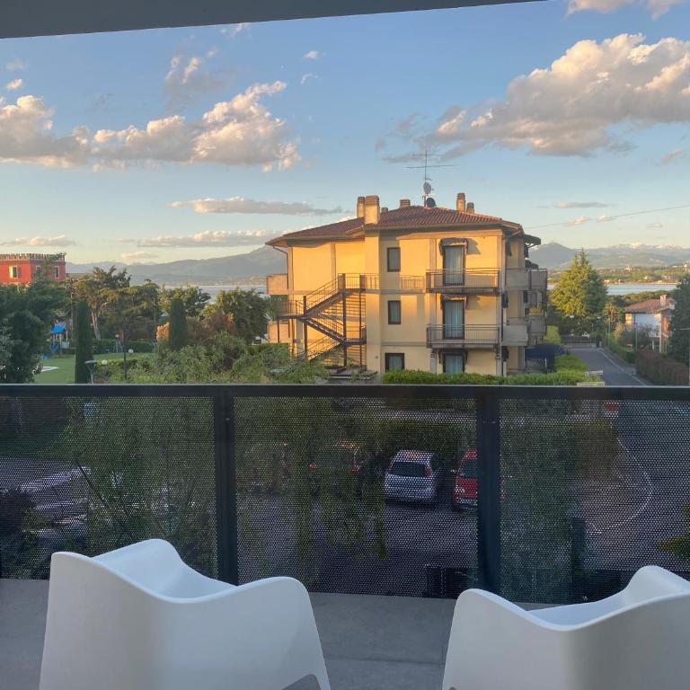 Plaza Lago di Garda Rooms - Rooftop, Lakeview & Jacuzzi - Deluxe Double Room with Spa Bath and Partial Lake View - 8