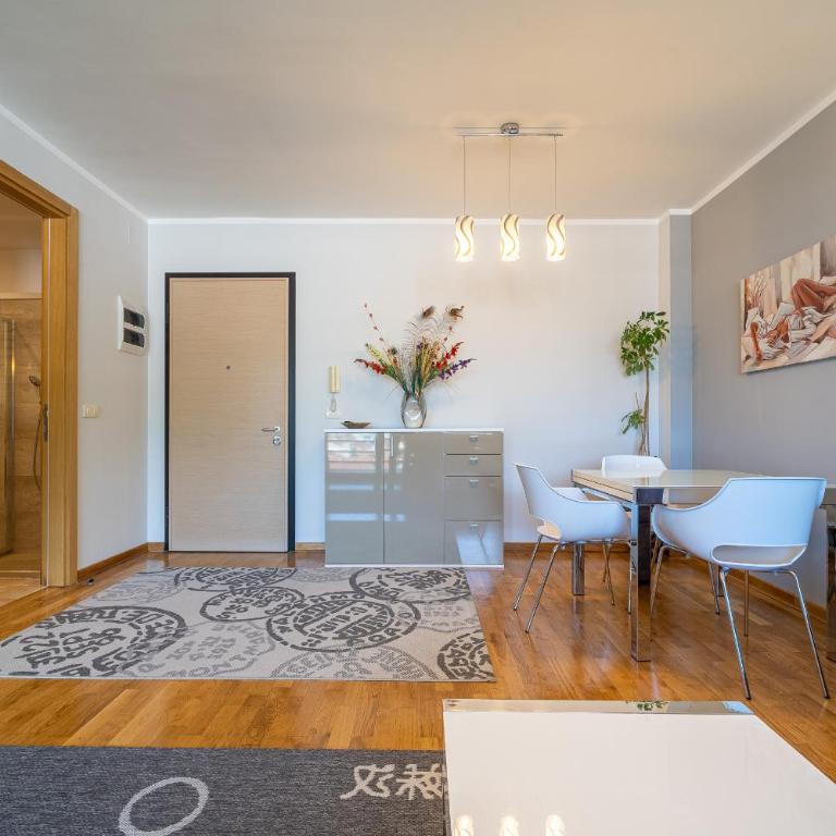 Apt "Budva" with Sea View and Garage Parking - Apartman sa Pogledom na More - 9