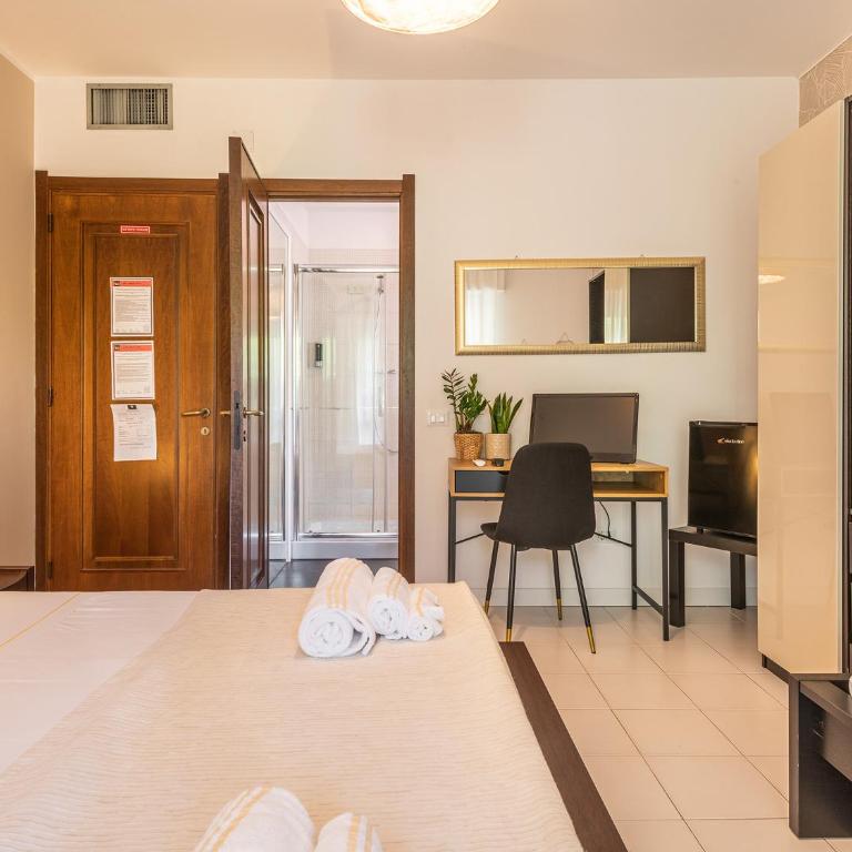 Villa Vaghi Rooms - Superior Triple Room with Balcony - 1