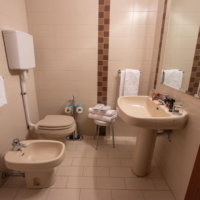 Albergo Le Due Corti - Camera Economy Matrimoniale/Doppia con Letti Singoli - 5