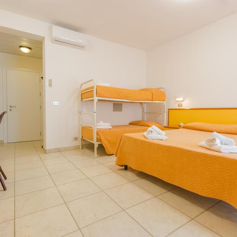 Hotel Marylise - Camera Quadrupla con Balcone - 10