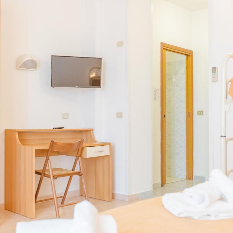Hotel Marylise - Camera Tripla - 13