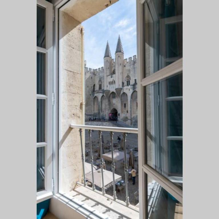 Bien d'exception en face du Palais des Papes - Appartement 2 Chambres - 24