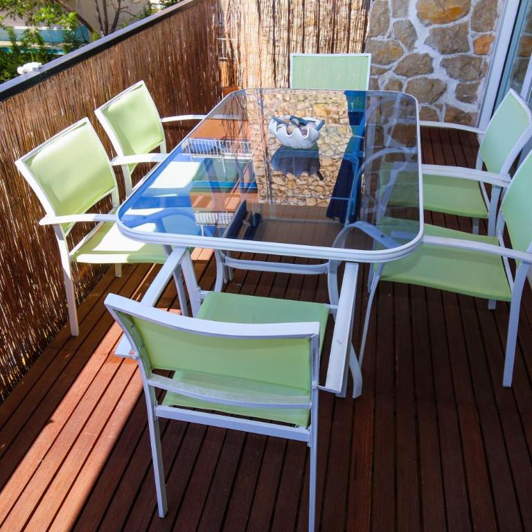 Terraza familiar a 200 m de la playa Cala Crancs - Two-Bedroom Apartment - 24