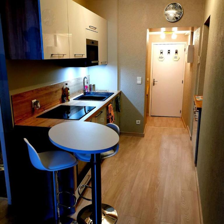 Super studio ideally located in the old town - Apartment - 4