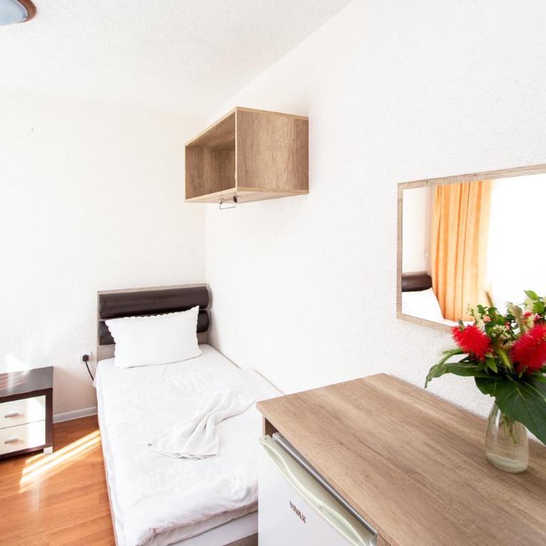 Saki Apartments - Two-Bedroom Apartment (4 Adults) - 5