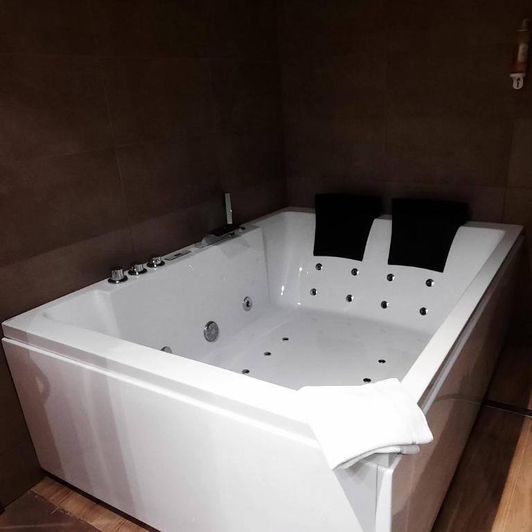 Mas Ses Vinyes - Adults Only - Habitación Doble con bañera de hidromasaje - 7