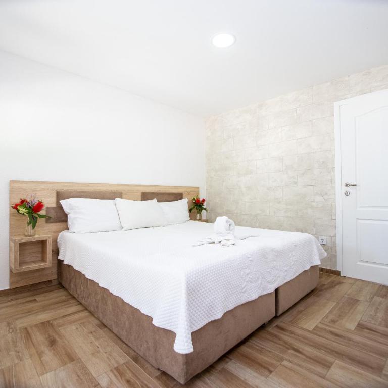 Saki Apartments - Two-Bedroom Apartment (4 Adults) - 8