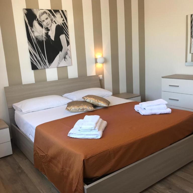 B&B Hollywood - Parcheggio Privato - Double Room with Private Bathroom - 1