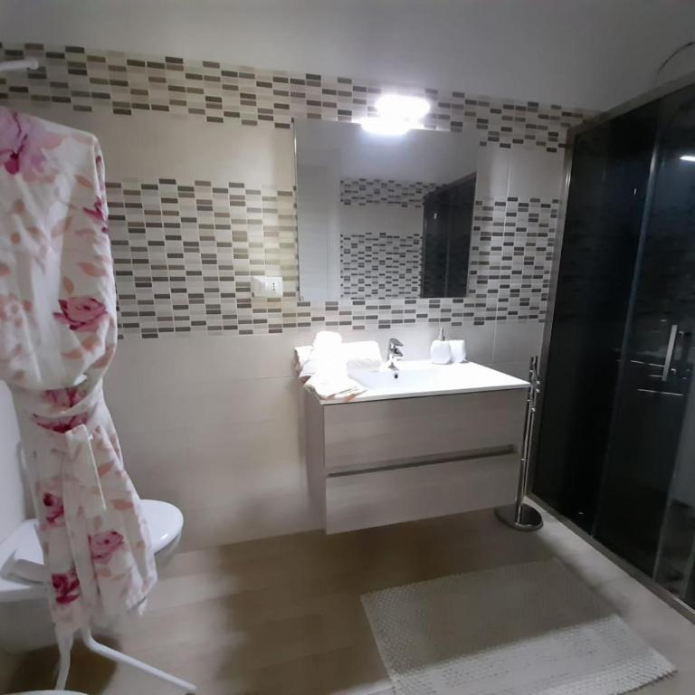 CASA LAURA - Camera Matrimoniale/Doppia con Letti Singoli - 1