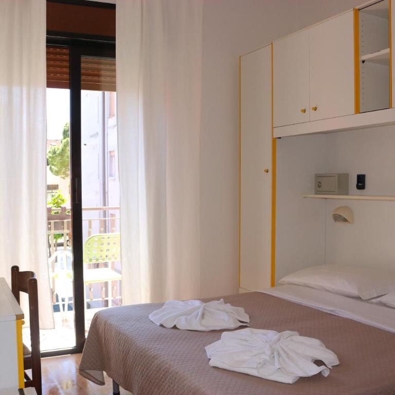 Hotel Neps - Camera Familiare con Balcone - 1