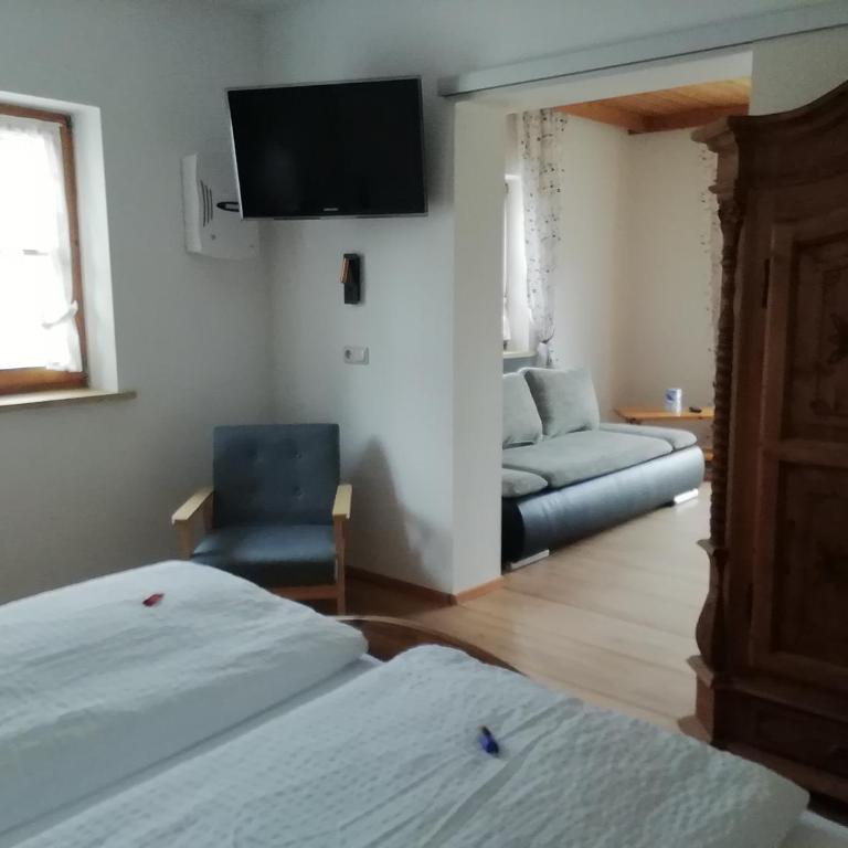 Ferienwohnungen am Buchbrunnen - Apartment 1 - 6