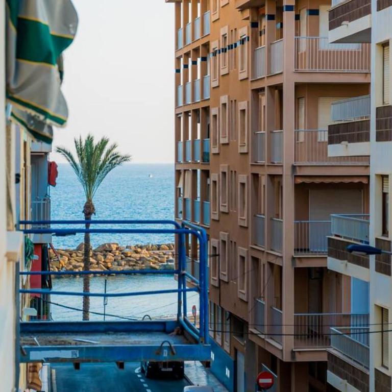 La Perla De Torrevieja - Two-Bedroom Apartment - 32