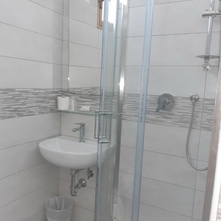 Hotel Raul - Camera Singola con Bagno Privato - 1