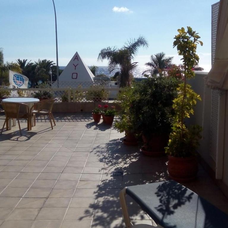 Nerja 1ª linea de Playa de Burriana , terraza grande al mar - Apartamento de 2 dormitorios - 4