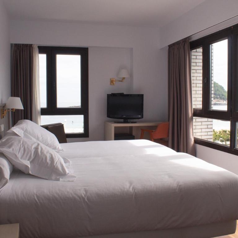 Hotel Ezeiza - Habitación Doble Estándar con vistas al mar - 2 camas - 5