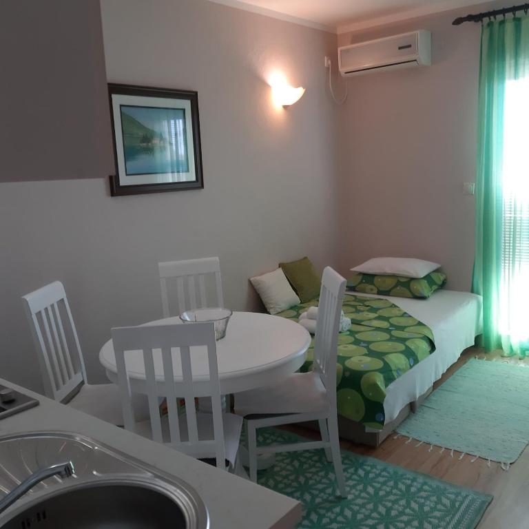 Apartmani Beljkas - Apartment with Balcony - 3