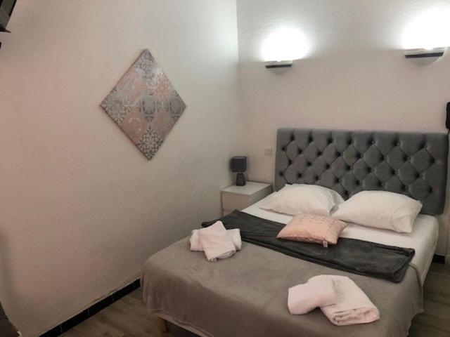 Le Castelet - Chambre Double avec Toilettes Communes - 2