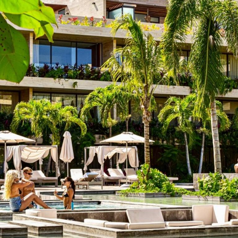 Mistiq Largest PH Studio with GYM, Beach Club Shuttle & Fast Wifi - One-Bedroom Apartment - 50