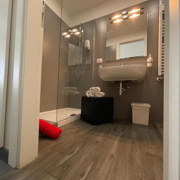 Your House By Ale - Camera Tripla con Bagno Privato - 16