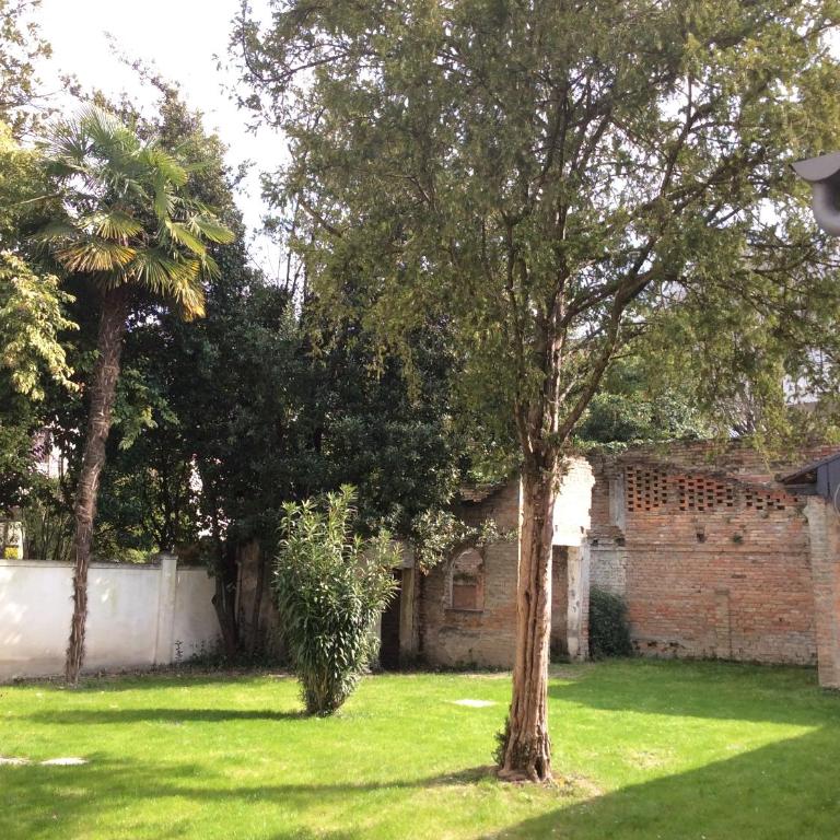 Villa Fiorentino - Camera Deluxe Matrimoniale/Doppia con Letti Singoli con Vista Giardino - 6
