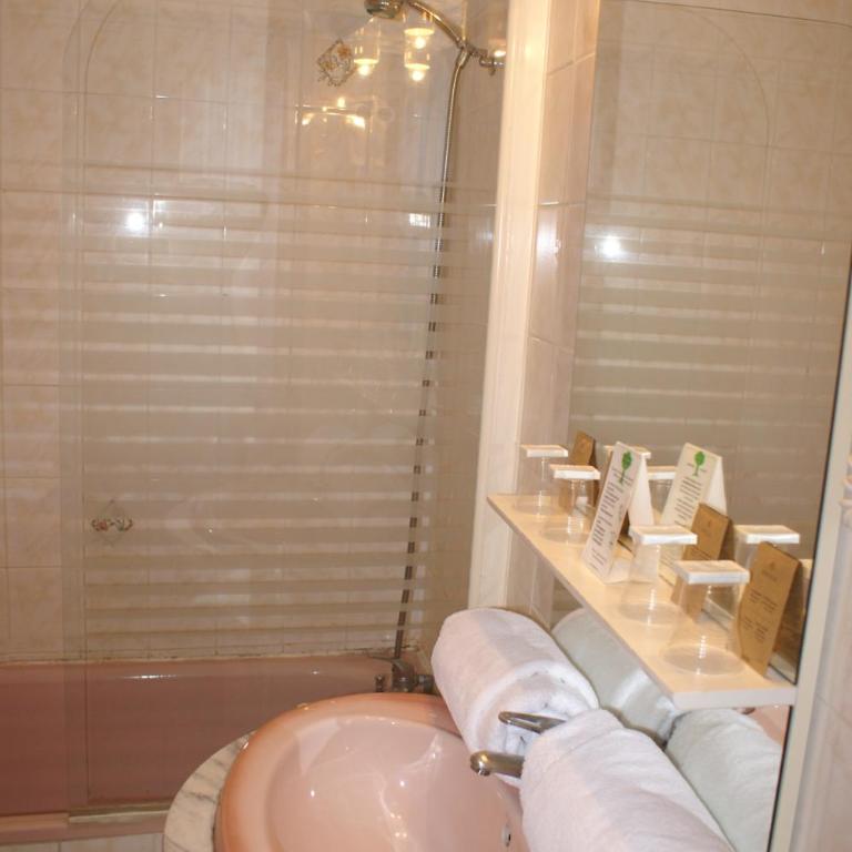 Hôtel Céleste - Chambre Quadruple - 2