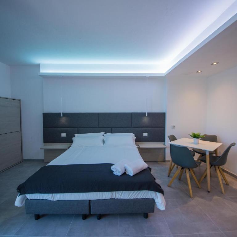 Residence Cristine - Monolocale con Balcone e Vista Lago - 21