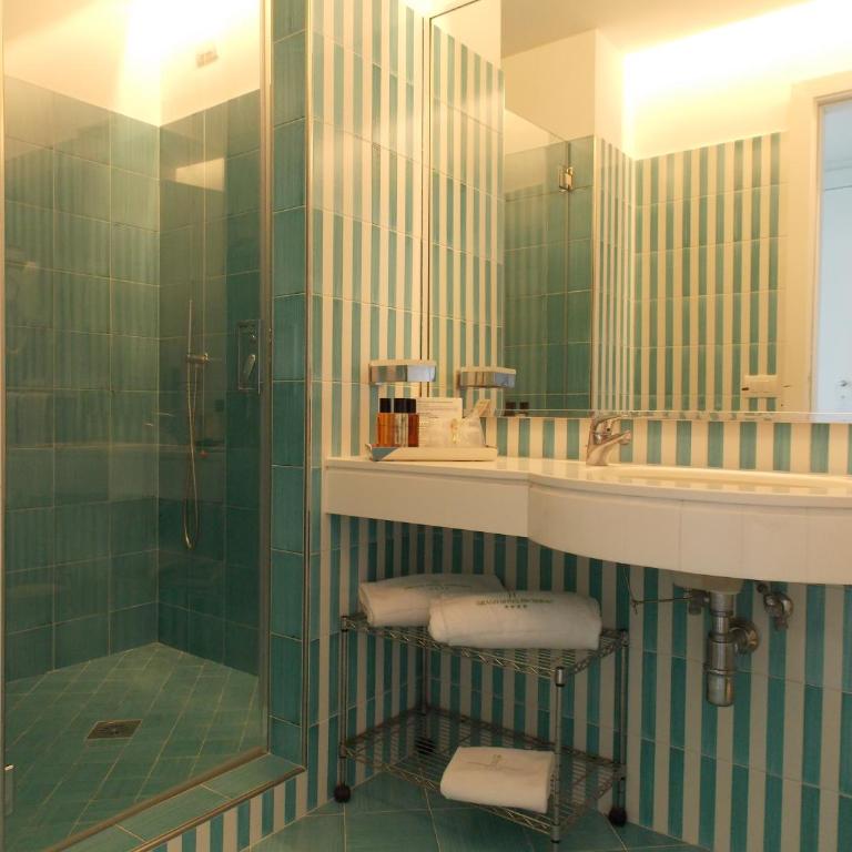 Grand Hotel President - Superior Double Room with Terrace and Outdoor Jacuzzi - 10