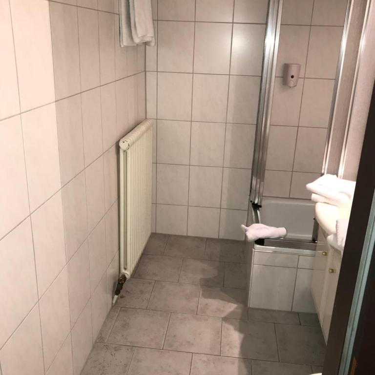 Hotel Fürstenhof - Familienzimmer mit Dusche - 3