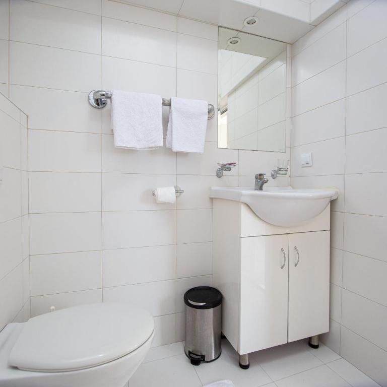 Saki Apartments - Deluxe Double Room - 9